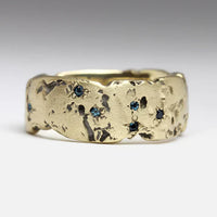 Anillo de Cristal Azul Incrustado Forjado Dorado Antiguo | Oro
