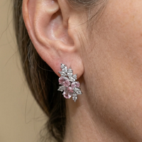 Lyra Blushbloom Aretes | Oro Blanco