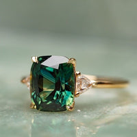 Anillo de Piedra Verde Estilo Vintage | Oro