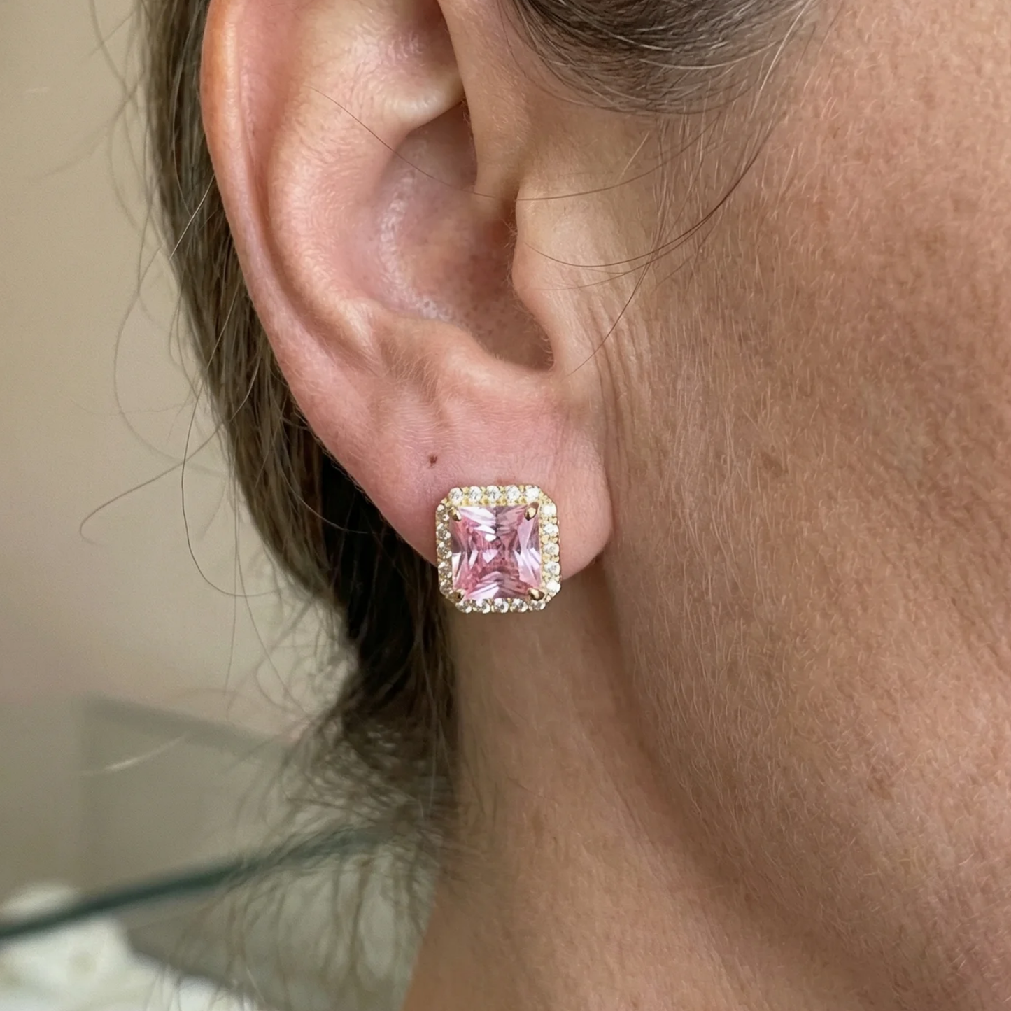 Aretes Stud Pavé de Zafiro Rosa | Oro
