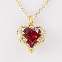 Collar de Corazón de Rubí Angel Embrace | Oro