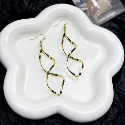 Aretes Colgantes Espiral | Oro
