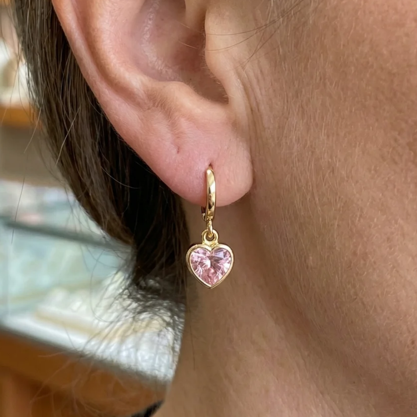 Aretes Colgantes Cupid con Dije | Oro