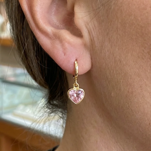 Aretes Colgantes Cupid con Dije | Oro