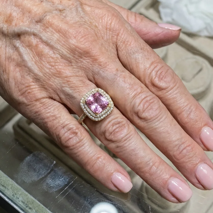 Anillo de Zafiro Rosa Corte Cushion | Oro Blanco