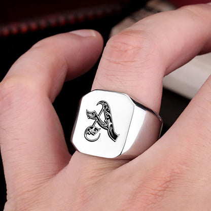 Anillo Clásico con Inicial Noble | Oro Blanco