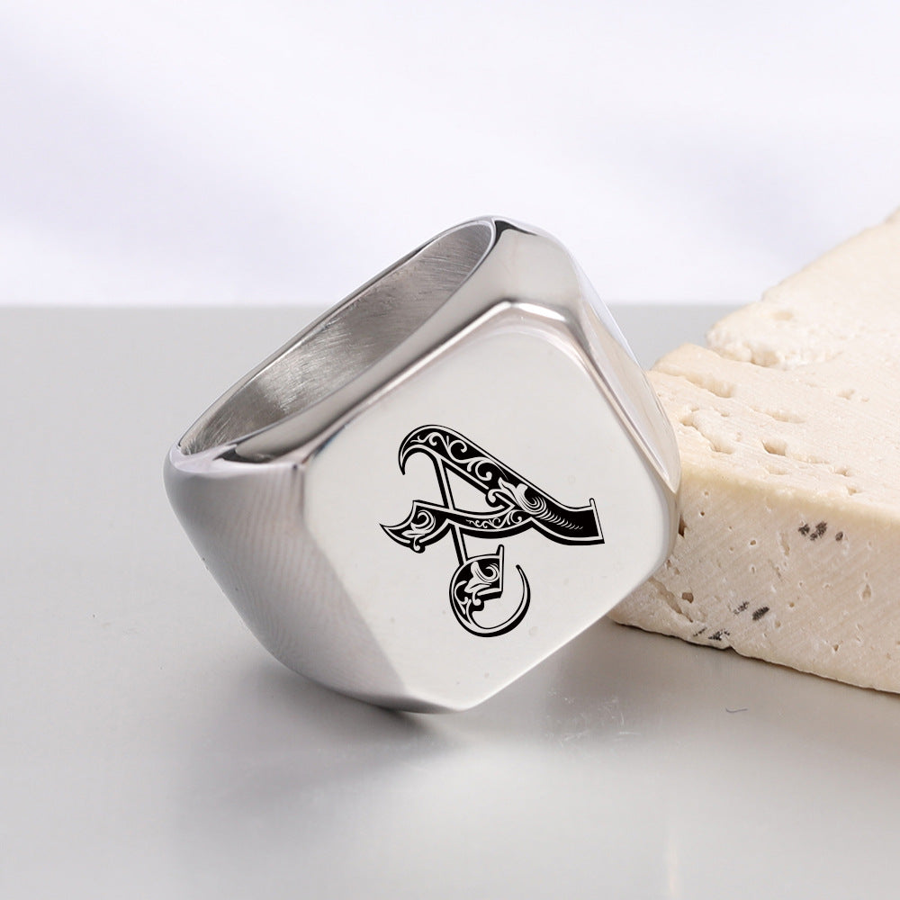 Anillo Clásico con Inicial Noble | Oro Blanco