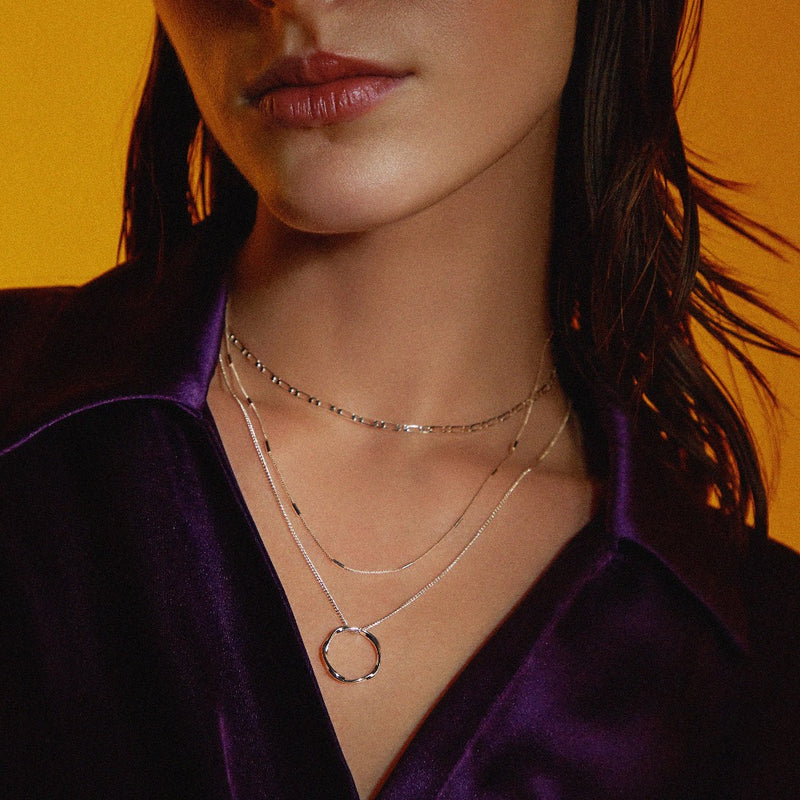 Collar de Tres Hileras con Círculo Abierto | Oro Blanco