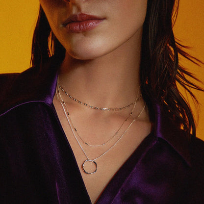 Collar de Tres Hileras con Círculo Abierto | Oro Blanco