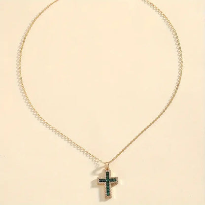 Solene Collar con Dije de Cruz de Esmeralda | Oro