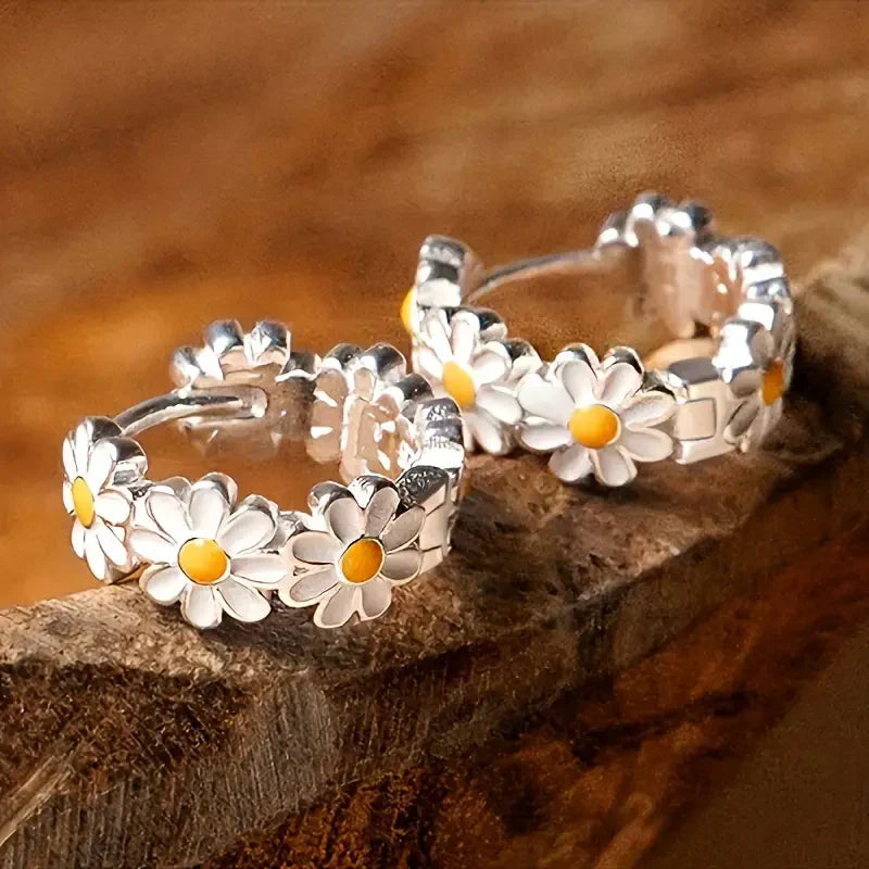 Aretes de Argolla de Margarita Elegantes | Oro Blanco